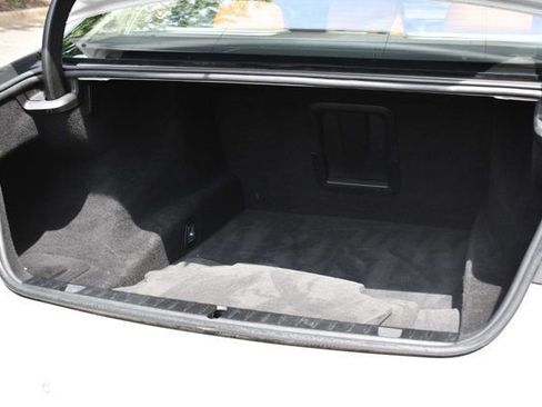 Used 2018 BMW 750i image 9