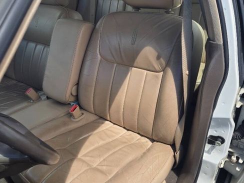 Used 1998 Lincoln Town Car Executive RWD image 24