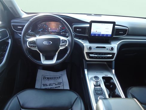 Used 2022 Ford Explorer XLT w/ Equipment Group 202A AWD/4WD image 11
