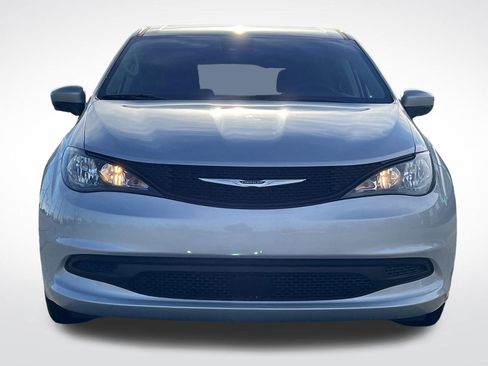 Used 2023 Chrysler Voyager LX image 36