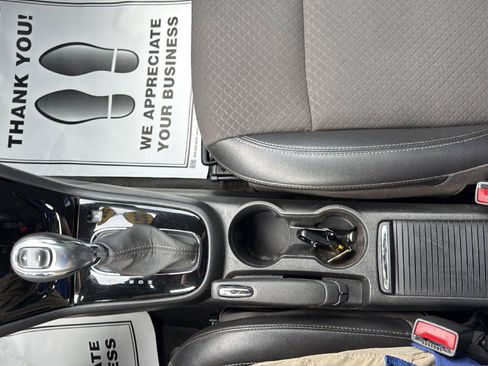 Used 2021 Buick Encore Preferred AWD/4WD image 18