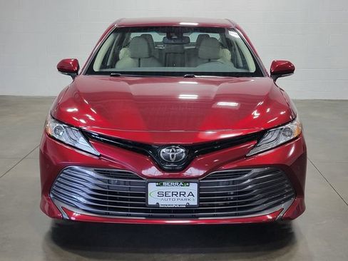 Used 2018 Toyota Camry XLE FWD image 3
