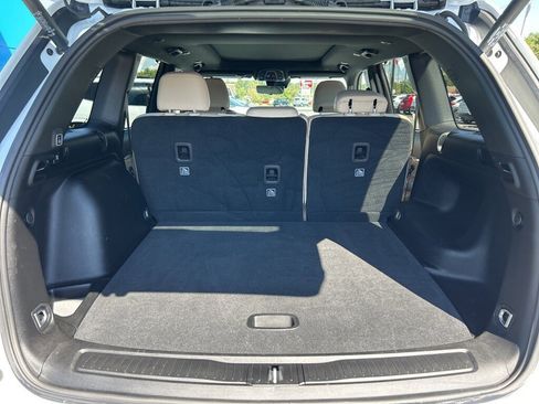 Used 2024 Jeep Grand Cherokee Limited w/ Luxury Tech Group II image 7