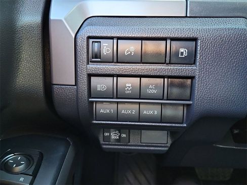 Used 2025 Toyota Tacoma TRD Off-Road w/ TRD Off Road Upgrade Package image 18