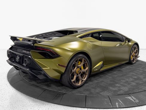 Used 2023 Lamborghini Huracan Tecnica RWD image 3