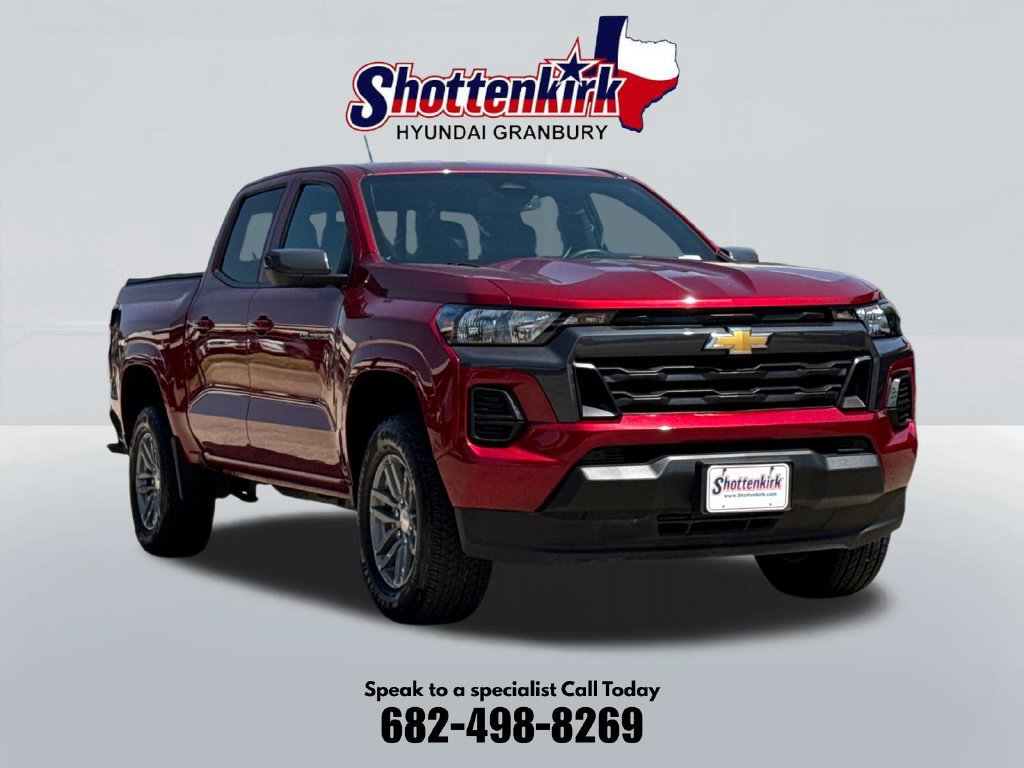 Used 2025 Chevrolet Colorado LT RWD image 3