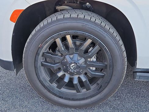 Used 2021 GMC Yukon Denali w/ Denali Premium Package image 13