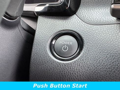 Used 2025 Toyota Camry SE image 11