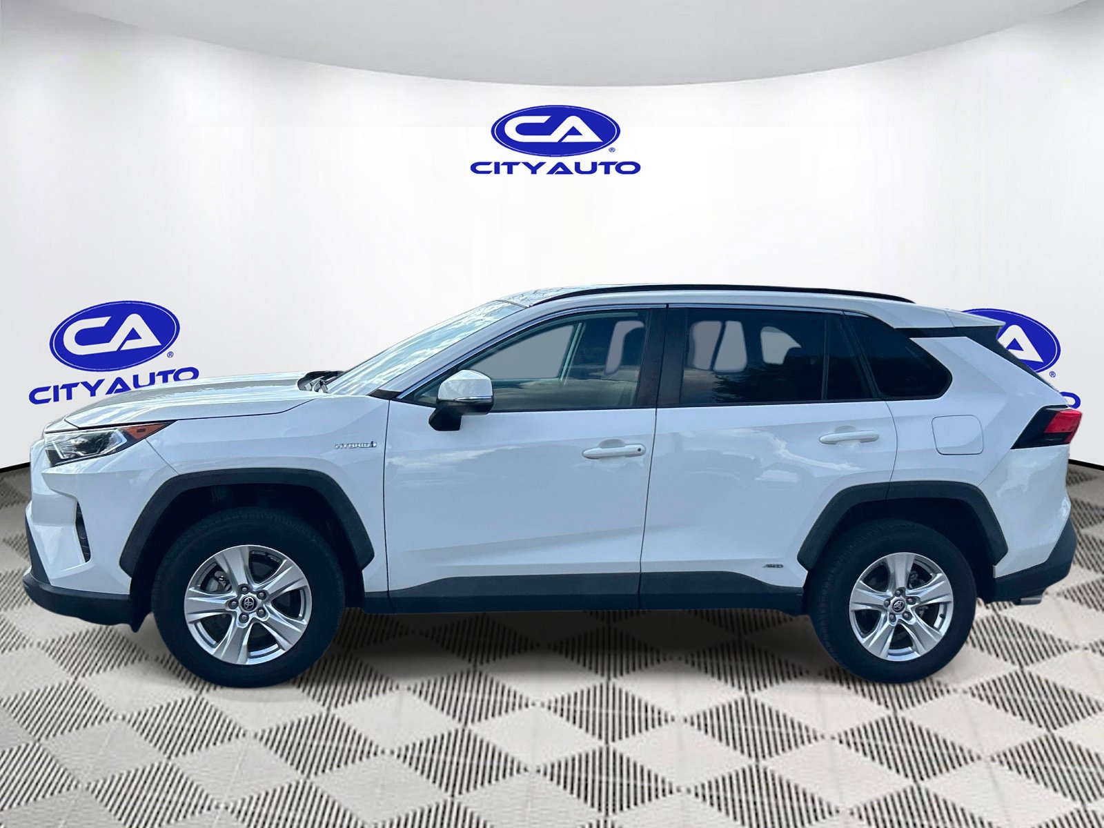Used 2021 Toyota RAV4 XLE AWD/4WD image 7