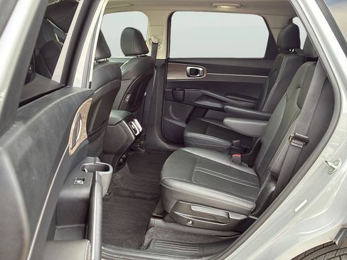 Used 2023 Kia Sorento EX w/ Panoramic Sunroof Package image 16