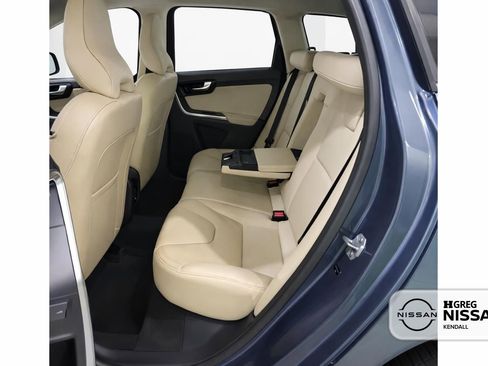 Used 2017 Volvo XC60 T6 Dynamic w/ Advanced Package AWD/4WD image 13