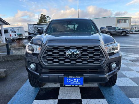 Used 2022 Toyota Tacoma TRD Off-Road AWD/4WD image 8