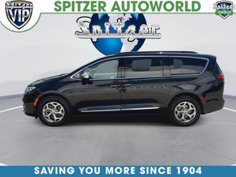 Used 2023 Chrysler Pacifica Limited AWD/4WD image 6