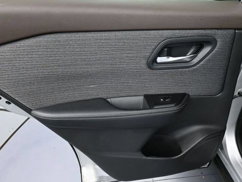Used 2023 Nissan Rogue SV FWD image 27