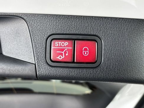 Certified 2025 Mercedes-Benz GLB 250 image 31