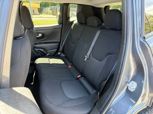 Used 2023 Jeep Renegade Latitude AWD/4WD image 23