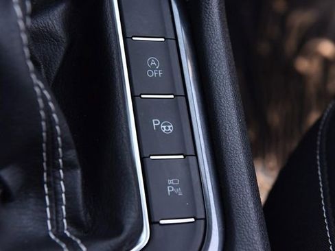 Certified 2024 Volkswagen Tiguan SEL R-Line image 19