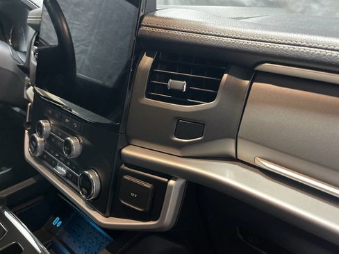 Used 2024 Ford Expedition Max XLT image 17