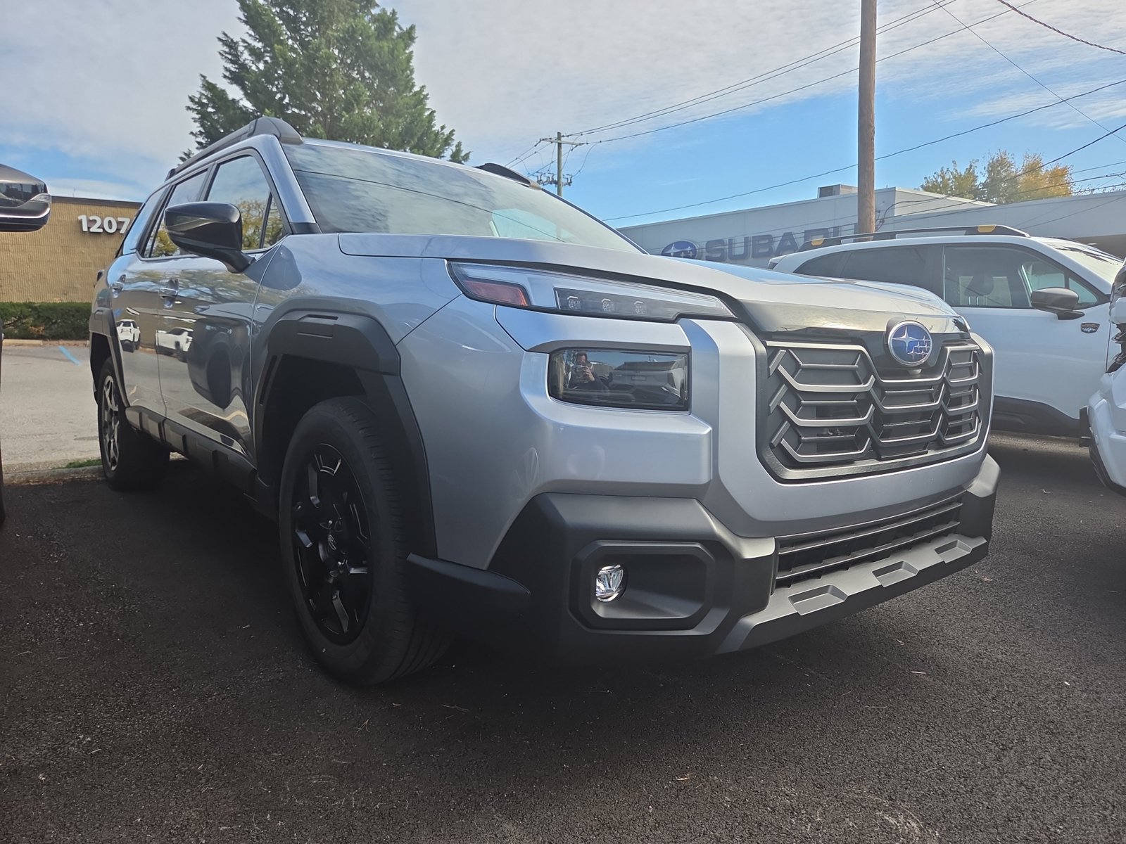 Used 2026 Subaru Outback Limited AWD/4WD image 2