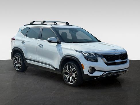Used 2022 Kia Seltos SX w/ Sunroof Package AWD/4WD image 3
