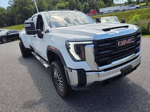 Used 2024 GMC Sierra 3500 Pro AWD/4WD image 3