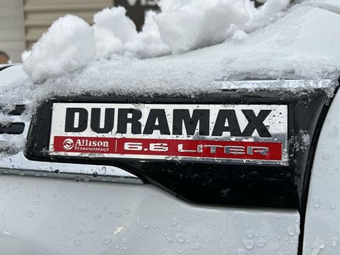 Used 2024 GMC Sierra 3500 SLE w/ SLE Convenience Package image 9