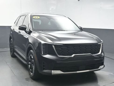 Used 2025 Kia Sorento S FWD image 2