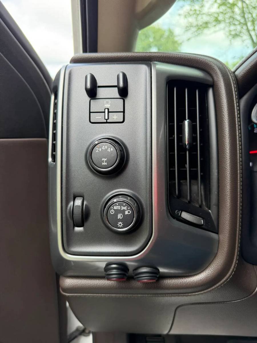 Used 2017 Chevrolet Silverado 2500 LTZ w/ Duramax Plus Package AWD/4WD image 26