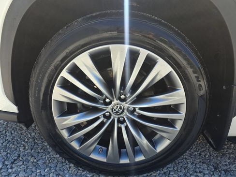 Certified 2020 Toyota Highlander Platinum AWD/4WD image 11