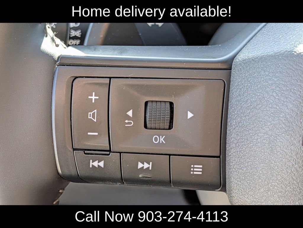 Used 2026 Nissan Pathfinder SV FWD image 22