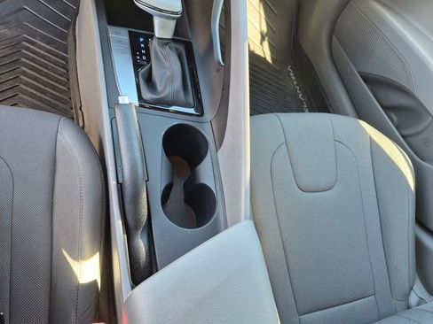 Used 2025 Hyundai Elantra SE image 19