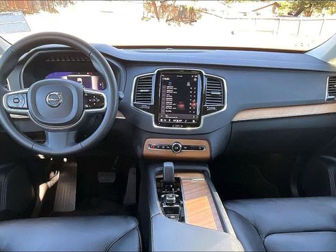 Used 2023 Volvo XC90 B6 Plus w/ Protection Package Premier image 18