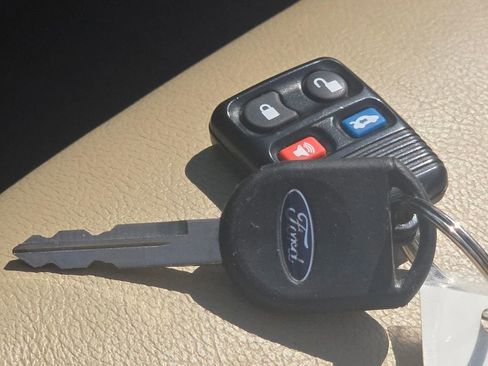 Used 2005 Ford Thunderbird RWD image 31