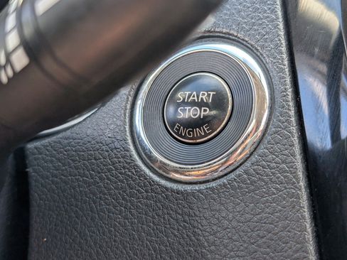 Used 2018 Nissan Rogue SV image 32