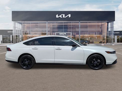 Used 2025 Honda Accord SE image 3
