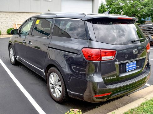 Used 2017 Kia Sedona EX FWD image 18