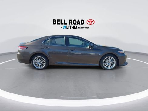 Used 2018 Toyota Camry XLE image 9