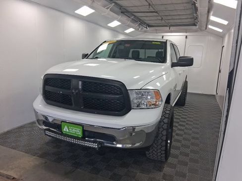 Used 2019 RAM 1500 Classic SLT AWD/4WD image 3