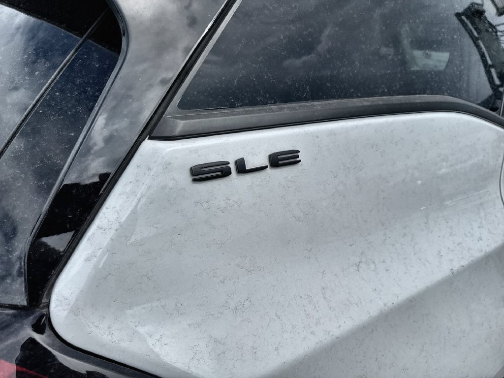 Used 2024 GMC Terrain SLE w/ Driver Convenience Package FWD image 6