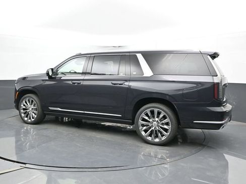New 2026 Cadillac Escalade ESV Luxury w/ LPO, Radiant Package AWD/4WD image 7