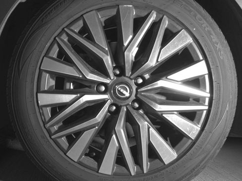 Used 2025 Nissan Altima 2.5 SV FWD image 9