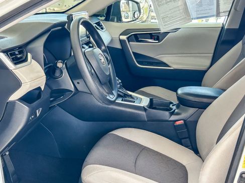 Used 2021 Toyota RAV4 XLE w/ Carpet Mat Package (TMS) FWD image 17