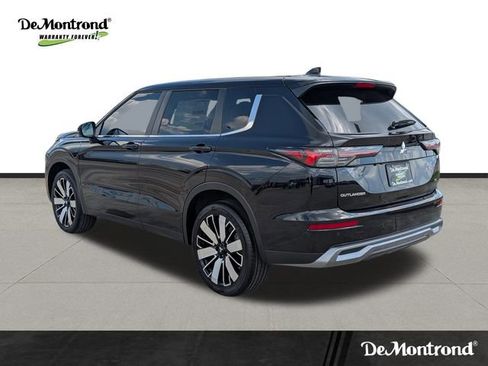 New 2025 Mitsubishi Outlander SE image 7