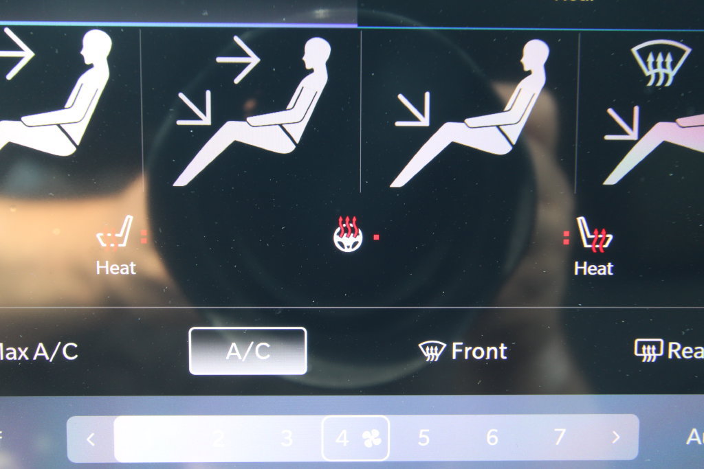 New 2027 Chrysler Pacifica Select AWD/4WD image 13