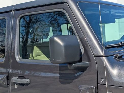 Used 2020 Jeep Wrangler Unlimited Sahara image 15