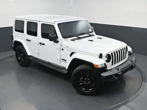 Used 2022 Jeep Wrangler Unlimited Sahara AWD/4WD image 33