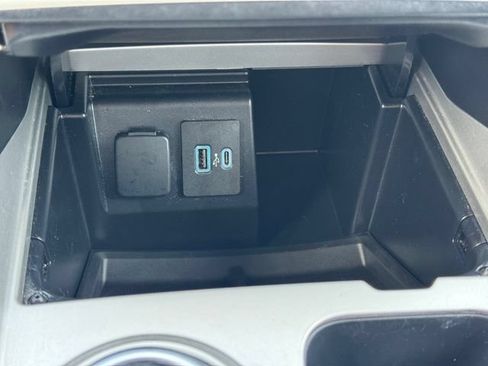 Used 2023 Ford Explorer XLT w/ Equipment Group 202A AWD/4WD image 35