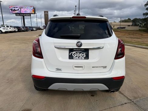 Used 2021 Buick Encore Preferred image 4