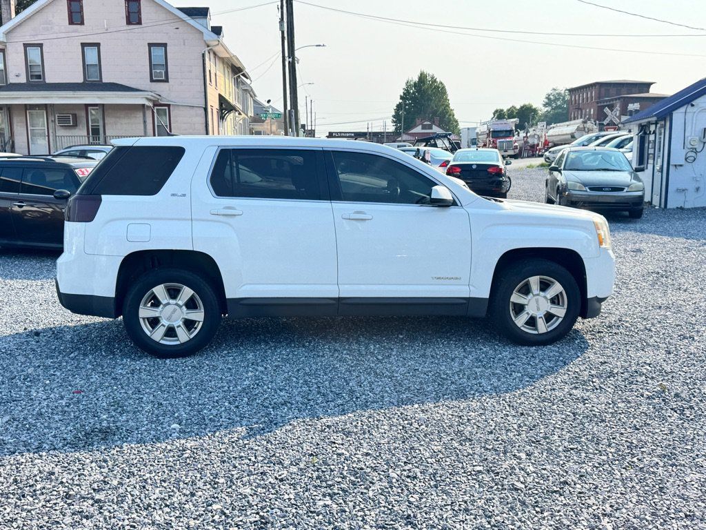 Used 2010 GMC Terrain SLE AWD/4WD image 4