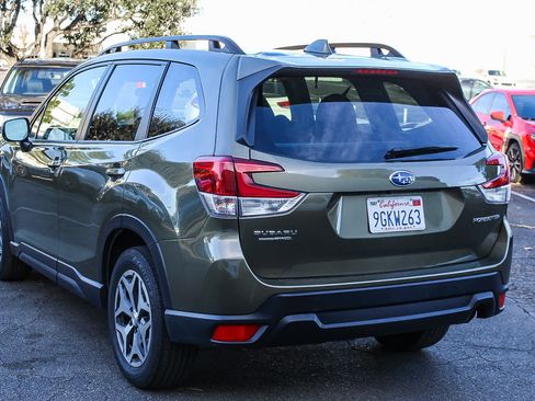 Used 2023 Subaru Forester Premium image 6